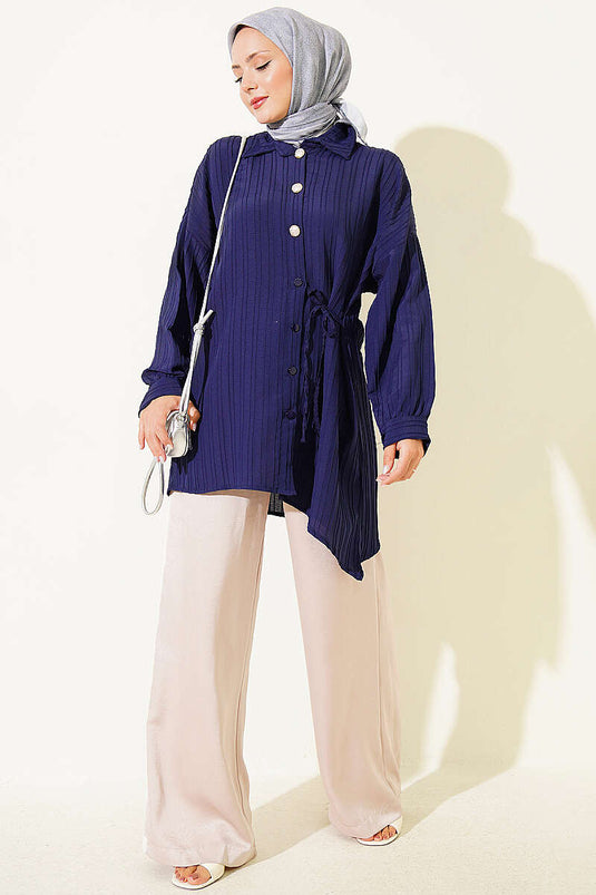 Camisa De Rayas Azul Marino Con Detalle De Lazo