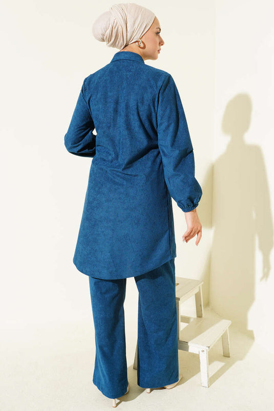 طقم من قطعتين من قماش الكوردروي برباط جانبي، باللون الأخضر البترولي