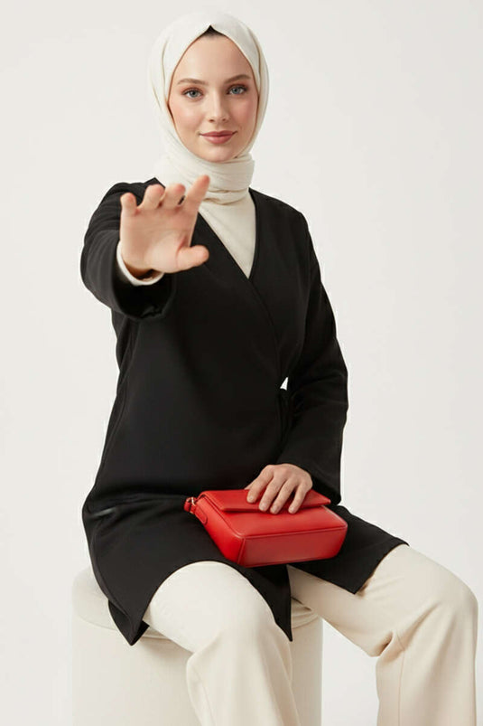 Veste en cachemire à nouer sur le côté noire