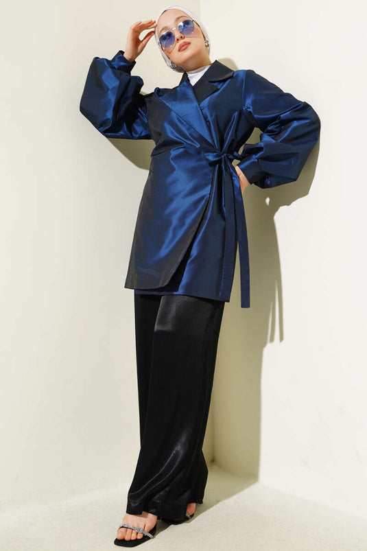 جاكيت من التفتا اللامع برباط جانبي أزرق داكن