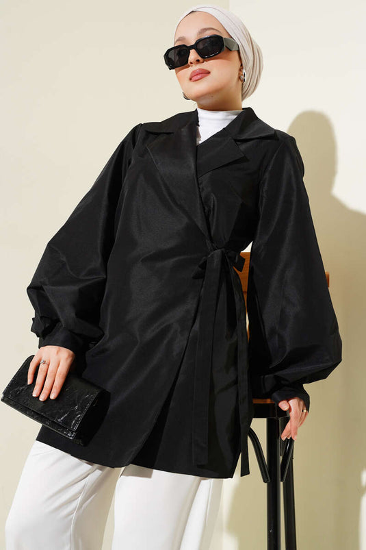 Veste en taffetas brillant à nouer sur le côté, noire