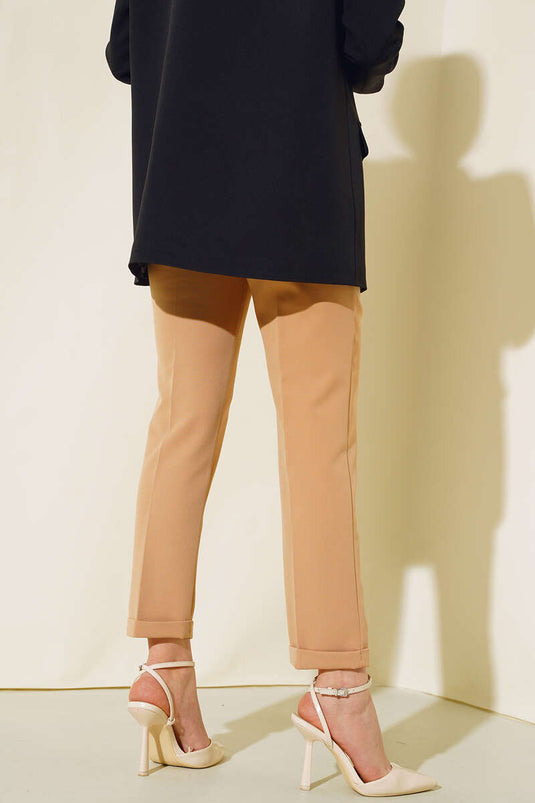 بنطلون جمل مزدوج الساق مع جيوب جانبية وحزام