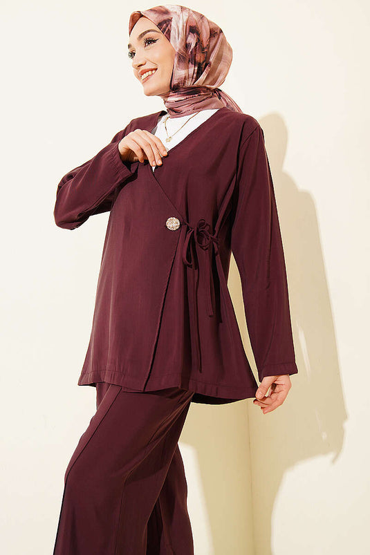 Ensemble double en modal bordeaux avec boutons latéraux et lien