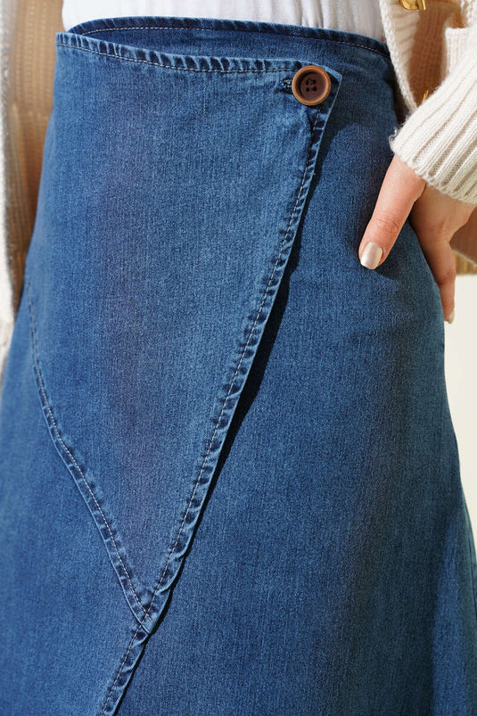 تنورة جينز واسعة بأزرار جانبية باللون الأزرق