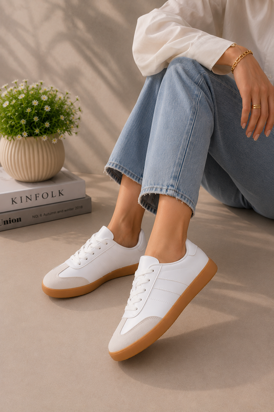 Baskets de sport blanches avec détail de bande latérale Yan