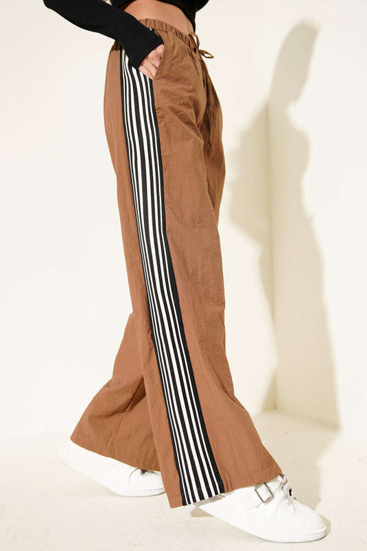 Pantalon parachute à bande latérale marron