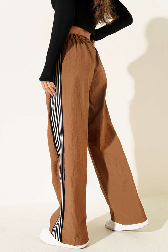 Pantalon parachute à bande latérale marron