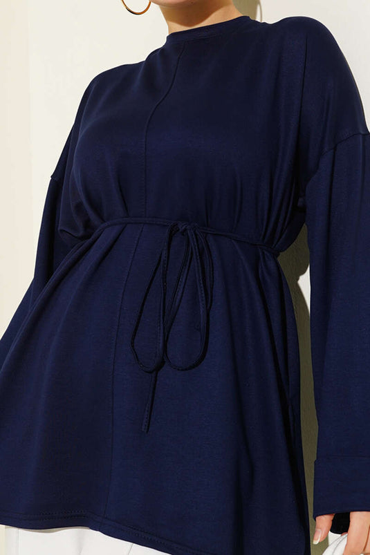 تونيك أزرق داكن بفتحة جانبية وأكمام مزدوجة