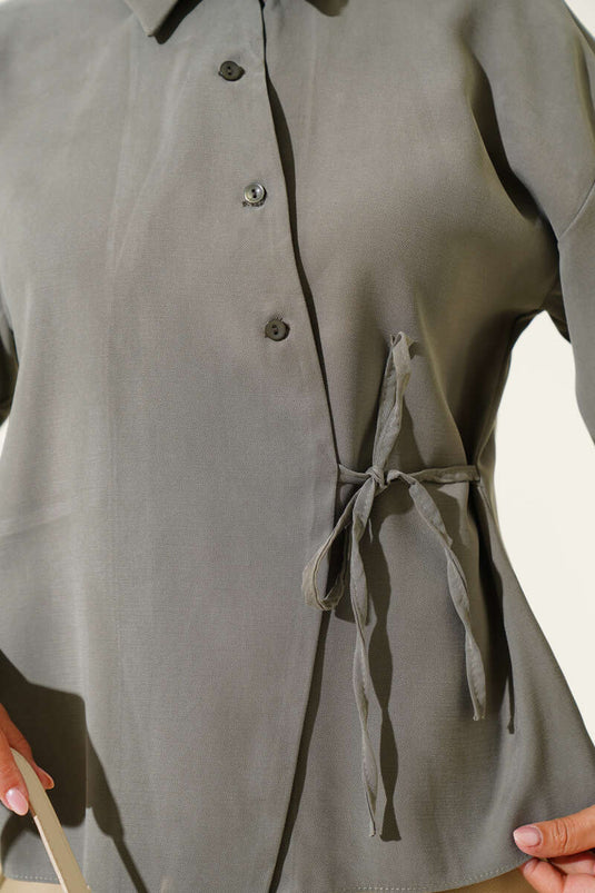 قميص قصير من قماش التنسل برباط جانبي باللون الأخضر اللوزي