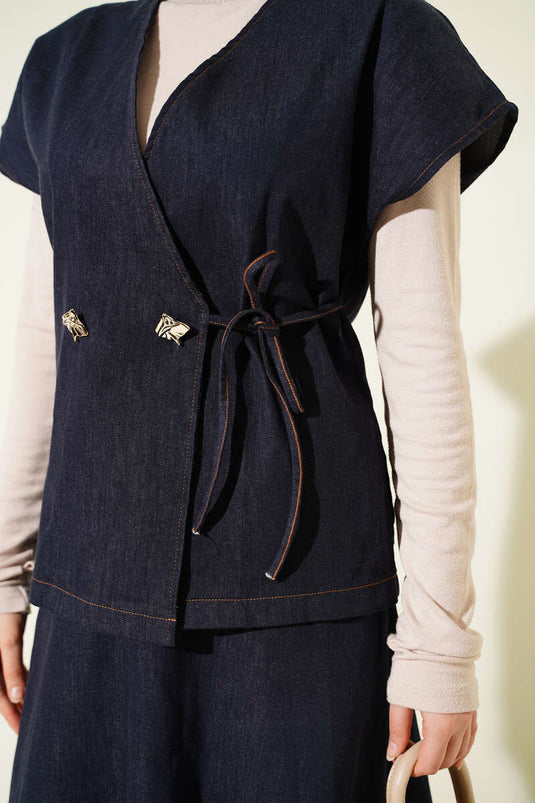 Ensemble en jean bleu marine avec jupe et gilet à lacets latéraux