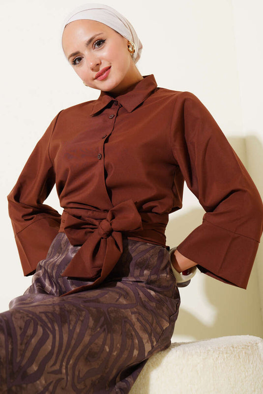 Chemise courte marron à nouer sur le côté