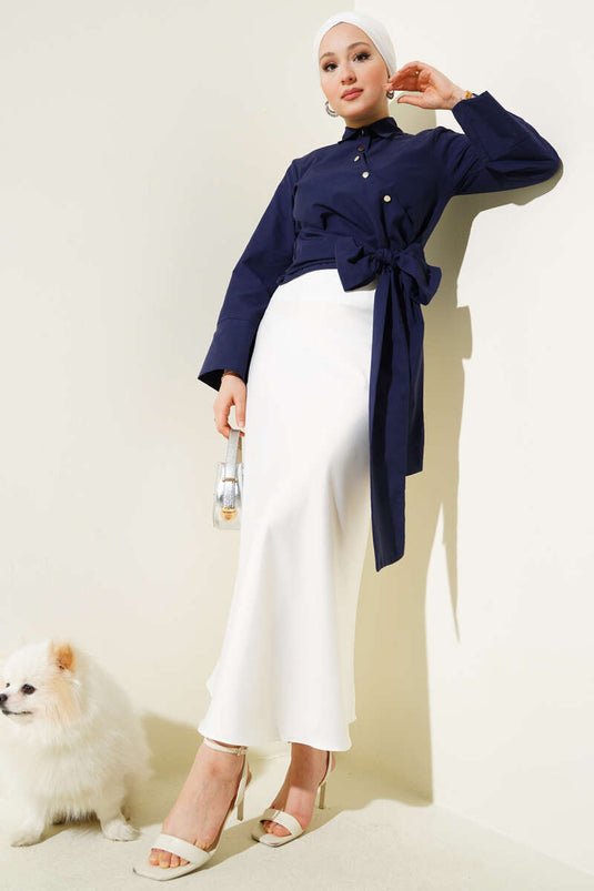 Chemise courte à boutons croisés et à nouer sur le côté, bleu marine