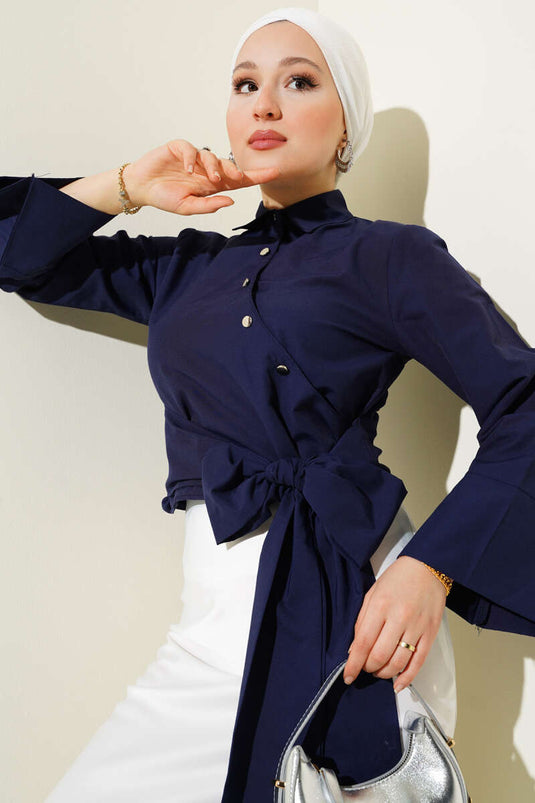 Chemise courte à boutons croisés et à nouer sur le côté, bleu marine