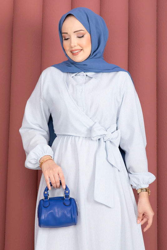 Robe modeste rayée à nouer sur le côté, bleu bébé