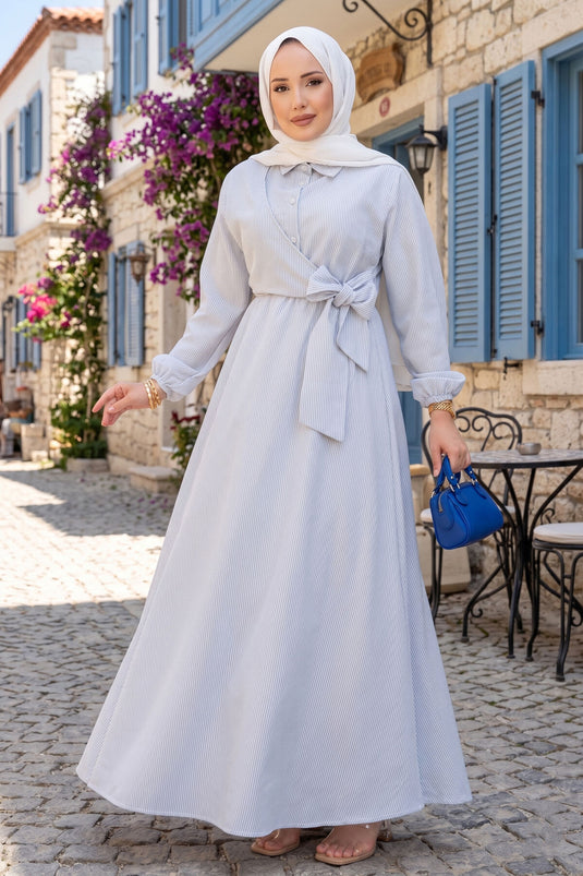 Robe modeste rayée à nouer sur le côté, bleu bébé