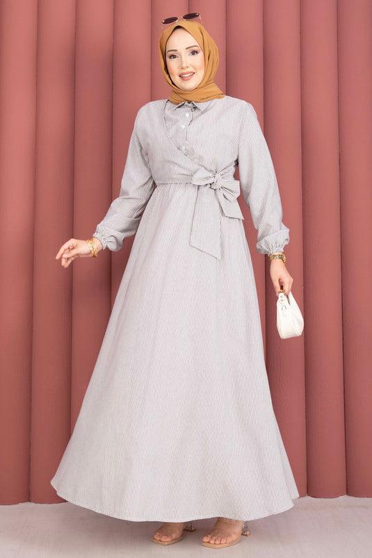 Robe modeste rayée à nouer sur le côté, couleur café