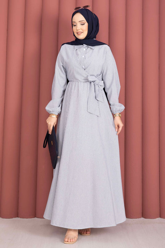 Robe modeste à rayures avec nouage latéral bleu marine