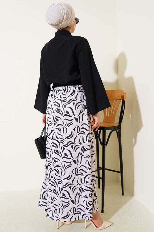 Traje negro de dos piezas con falda y lazo lateral