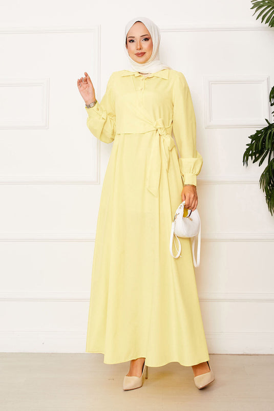 فستان أصفر برباط جانبي وياقة قميص