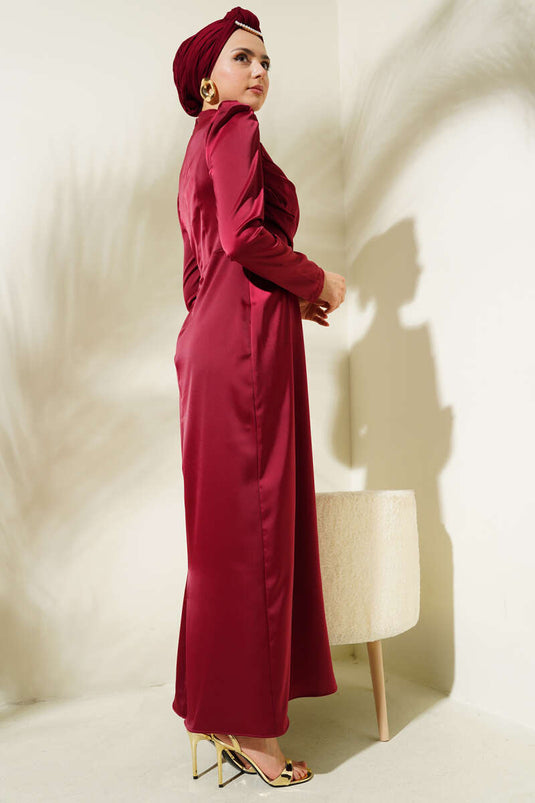 Robe de soirée évasée en satin bordeaux avec lien sur le côté