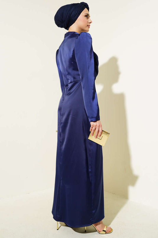 Ausgestelltes Abendkleid aus Satin mit seitlicher Schleife in Marineblau