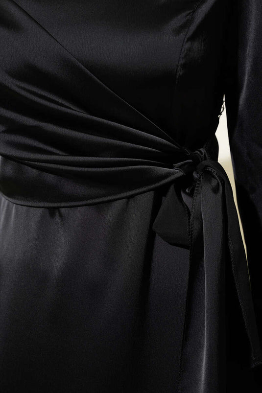 Robe de soirée évasée en satin avec lien latéral noir