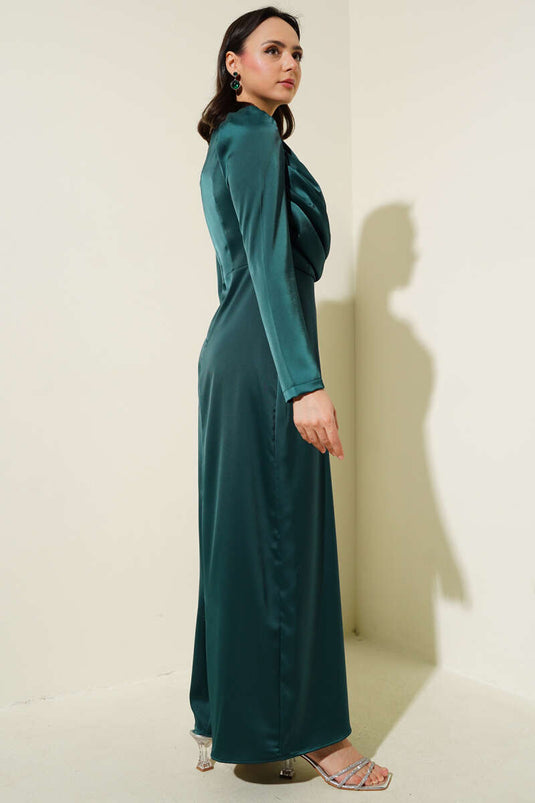 Robe de soirée évasée en satin vert émeraude avec lien latéral