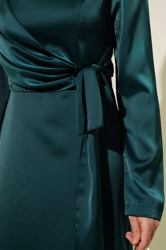 Robe de soirée évasée en satin vert émeraude avec lien latéral