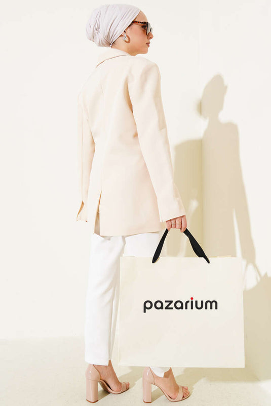 Veste beige à double boutonnage et fermeture latérale