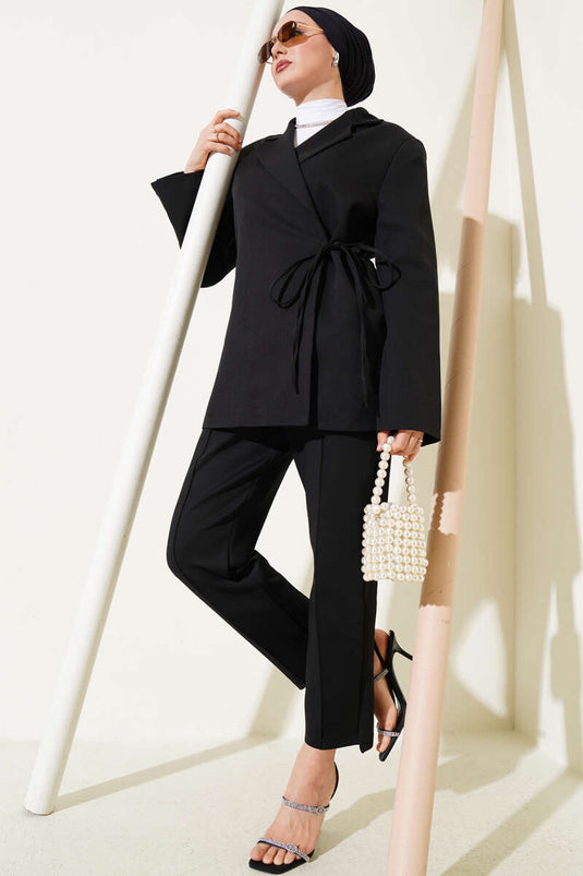 Veste noire à double boutonnage et fermeture latérale