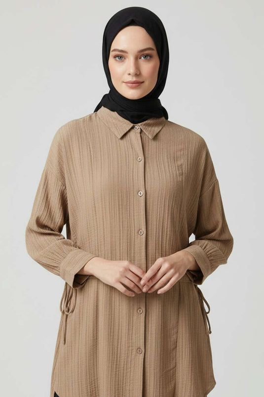 Chemisier froissé à fronces latérales beige