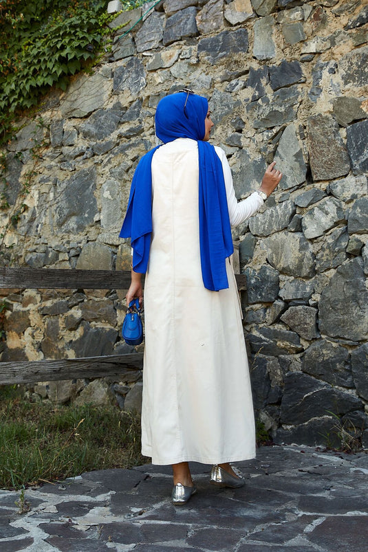 فستان حجاب منقوش بتفاصيل جيوب جانبية، كريمي