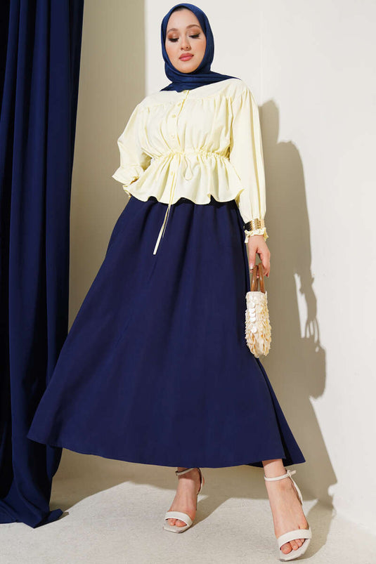 تنورة أساسية بجيوب جانبية باللون الأزرق الداكن