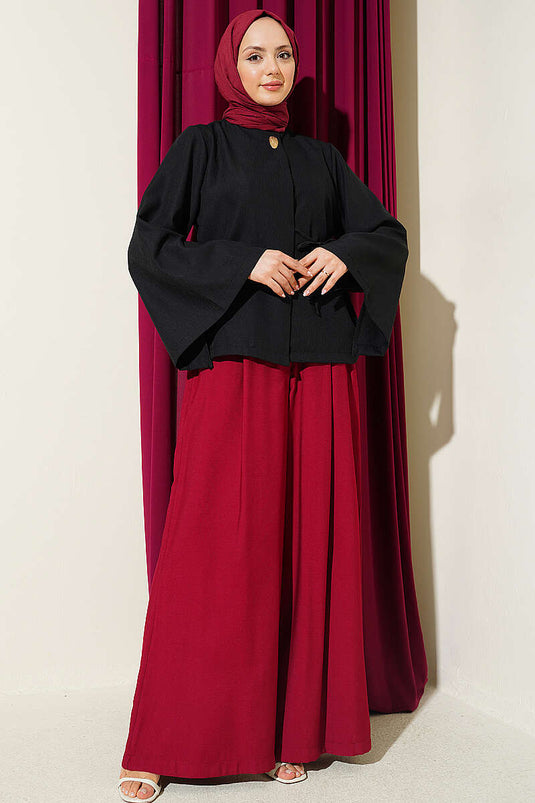 Schwarze Jacke mit seitlicher Kordelzug- und Knopfverzierung