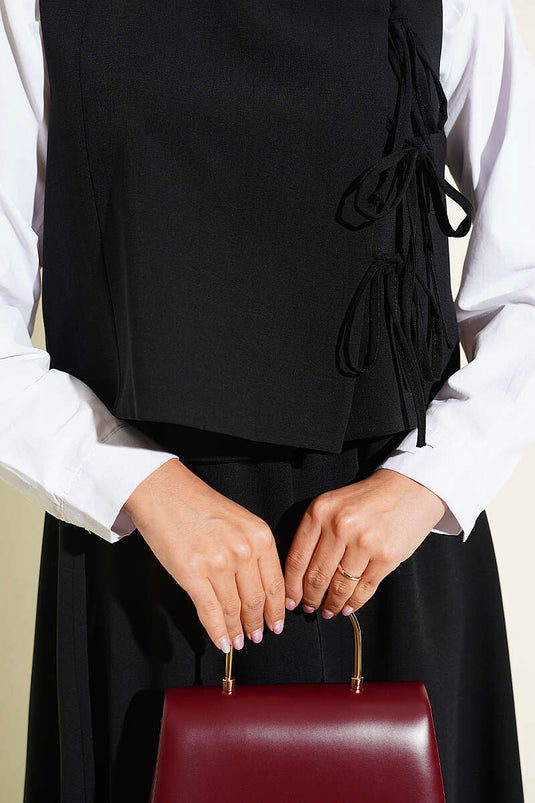 Conjunto De Dos Piezas Negro Con Detalle De Lazo Lateral Falda