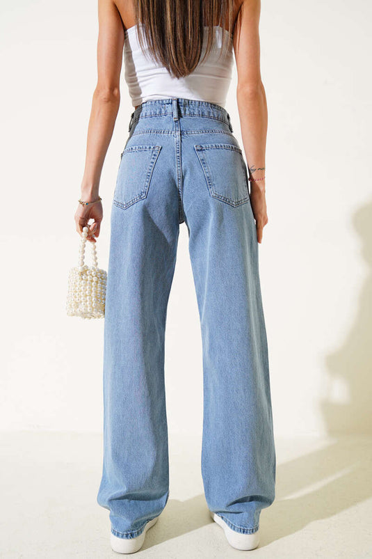 Jean à jambes larges bleu avec perles sur les côtés