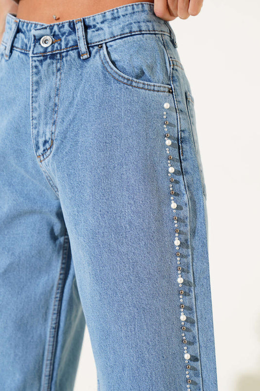 Jean à jambes larges bleu avec perles sur les côtés