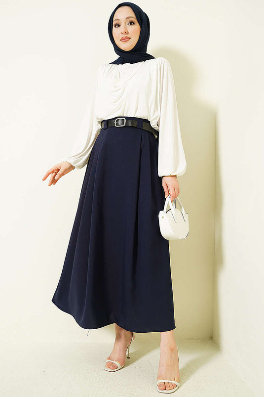 Jupe évasée avec pinces latérales et ceinture, bleu marine