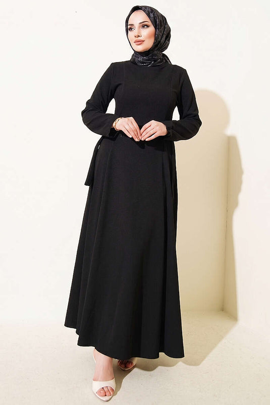 Robe plissée à pinces avec boucles sur les côtés, noire