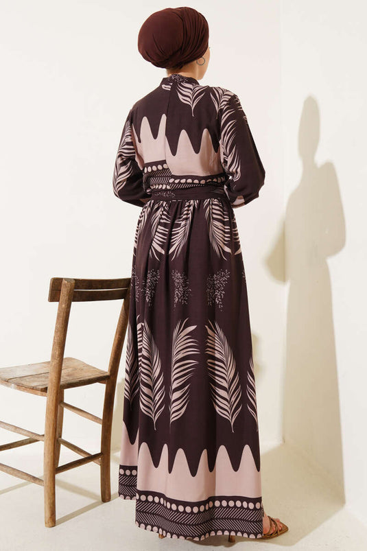 Robe ceinturée à motifs de feuilles marron