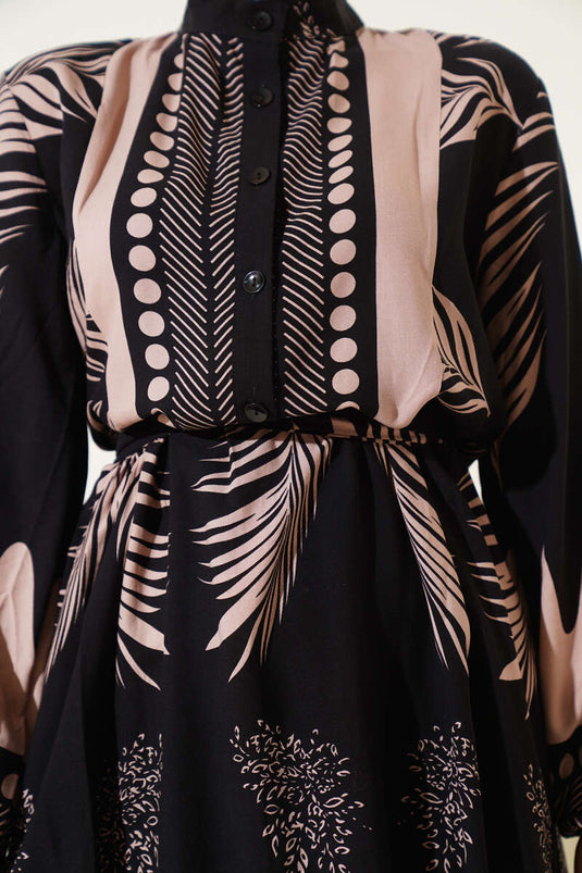 Robe ceinturée à motifs feuilles noir beige