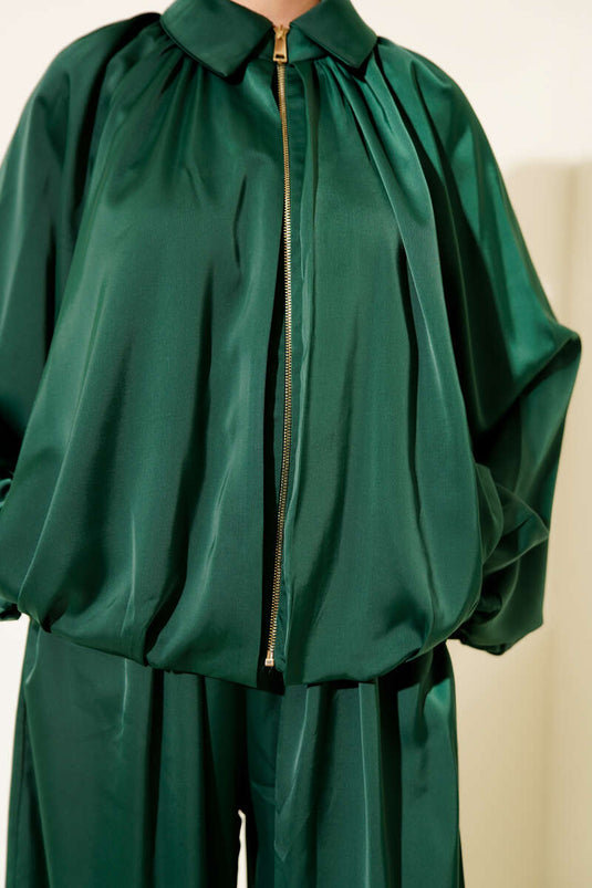 Costume deux pièces ample en satin à manches chauve-souris vert émeraude