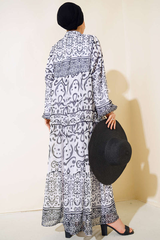 Robe blanche en mousseline à demi-boutonnée