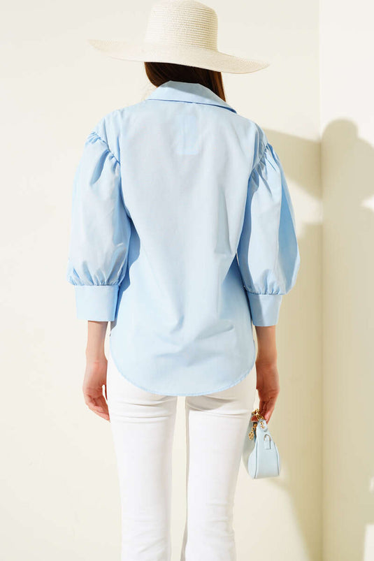 Blaues Hemd mit halben Ballonärmeln