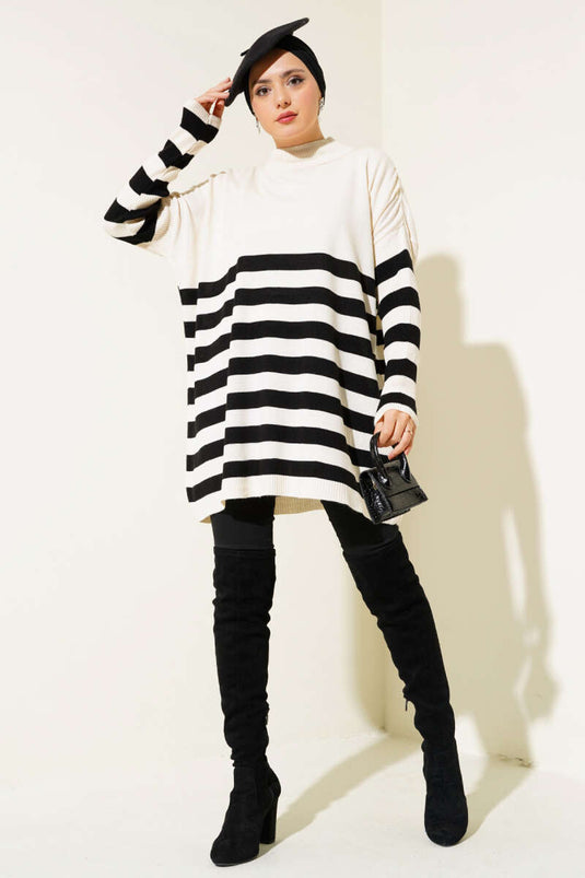 Tunique beige à rayures, col montant et maille ample