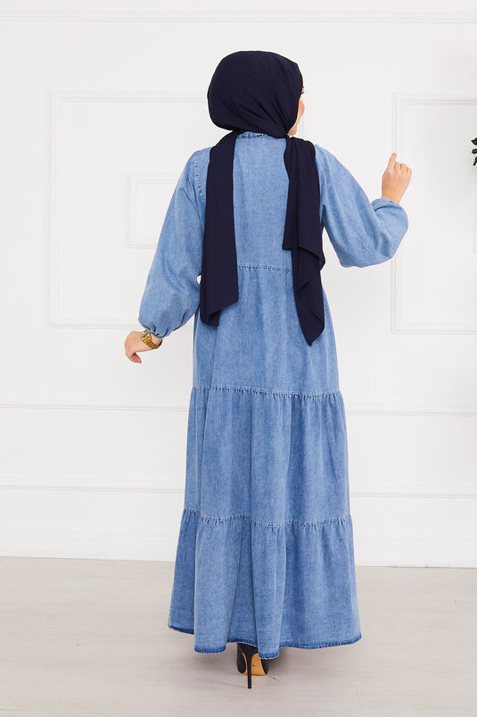 Vestido de mezclilla con hijab plisado y medio abotonado en azul claro