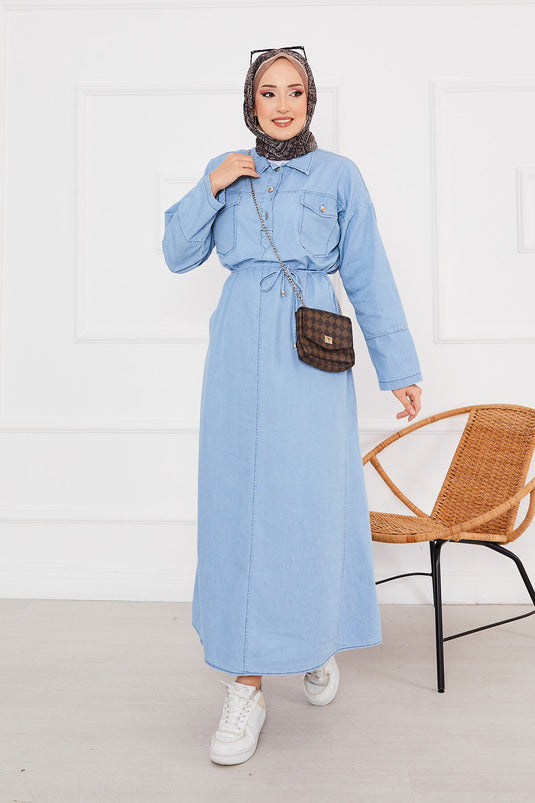 Robe en jean hijab à demi-bouton et poche bleu clair