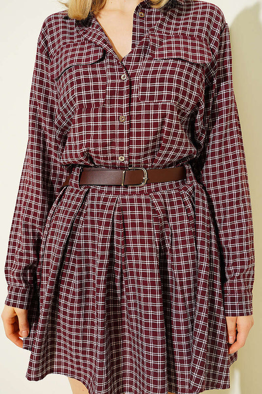Robe mini plissée à carreaux bordeaux avec demi-boutons
