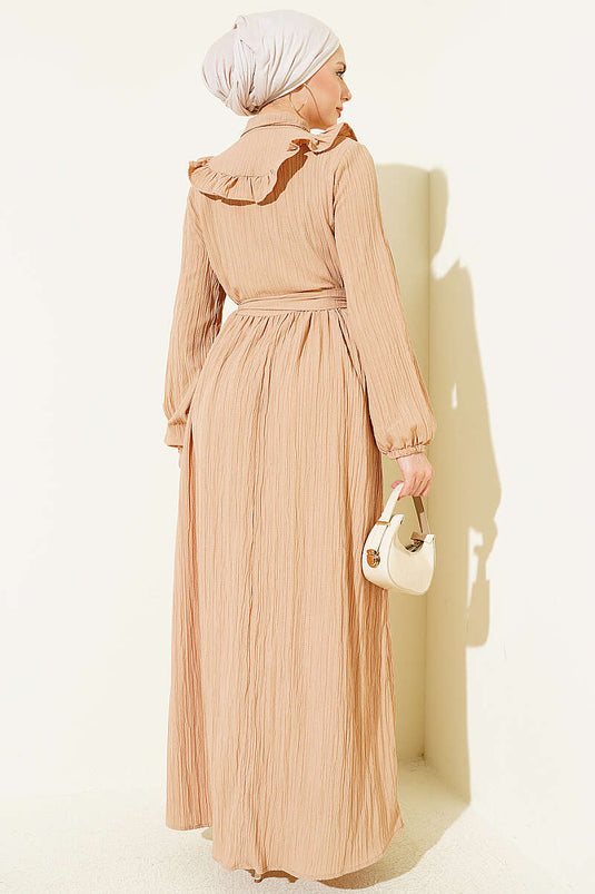 Robe froncée en crinkle à demi-boutons beige