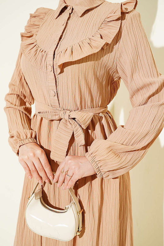 Robe froncée en crinkle à demi-boutons beige